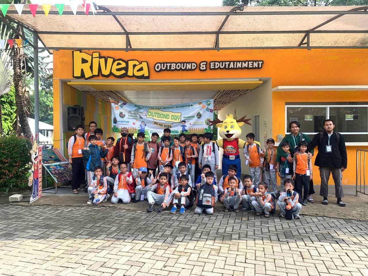 Kegiatan outbound santri An-Najm Islamic School
